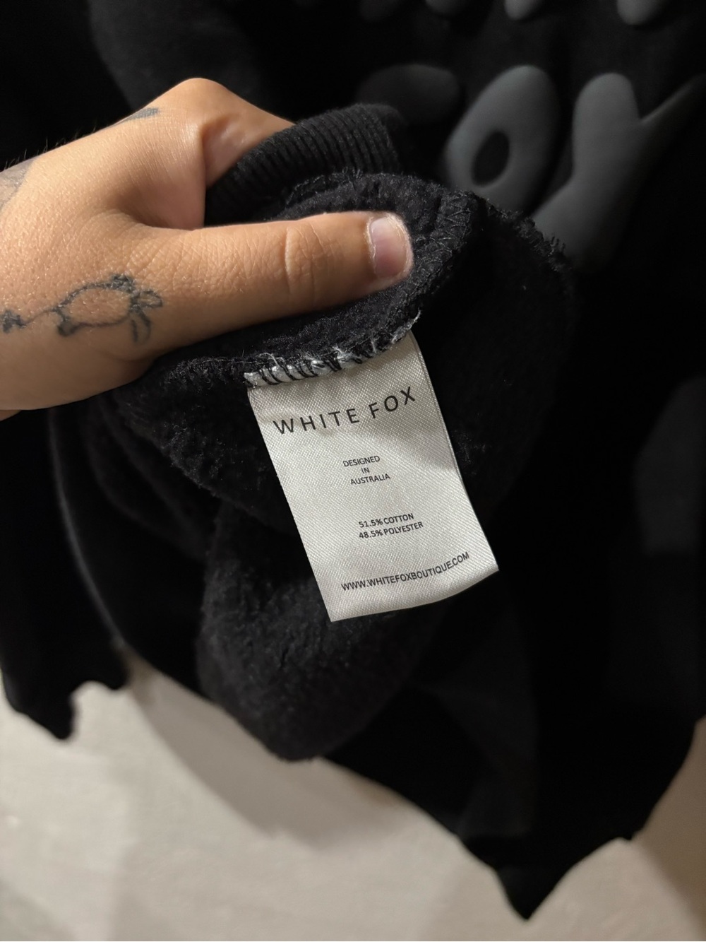 White Fox Boutique Large Logo Graphic Bubble Letter Hoodie in Black/Gray Sz M/L - Picture 6 of 6